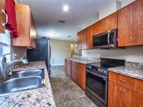 40351 W 2nd Avenue Umatilla FL 32784