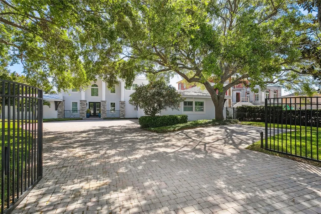 1257 Snell Isle Boulevard NE St Petersburg FL 33704