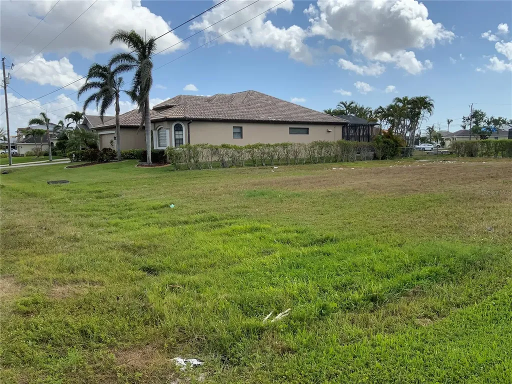 2510 Miracle Parkway Cape Coral FL 33914