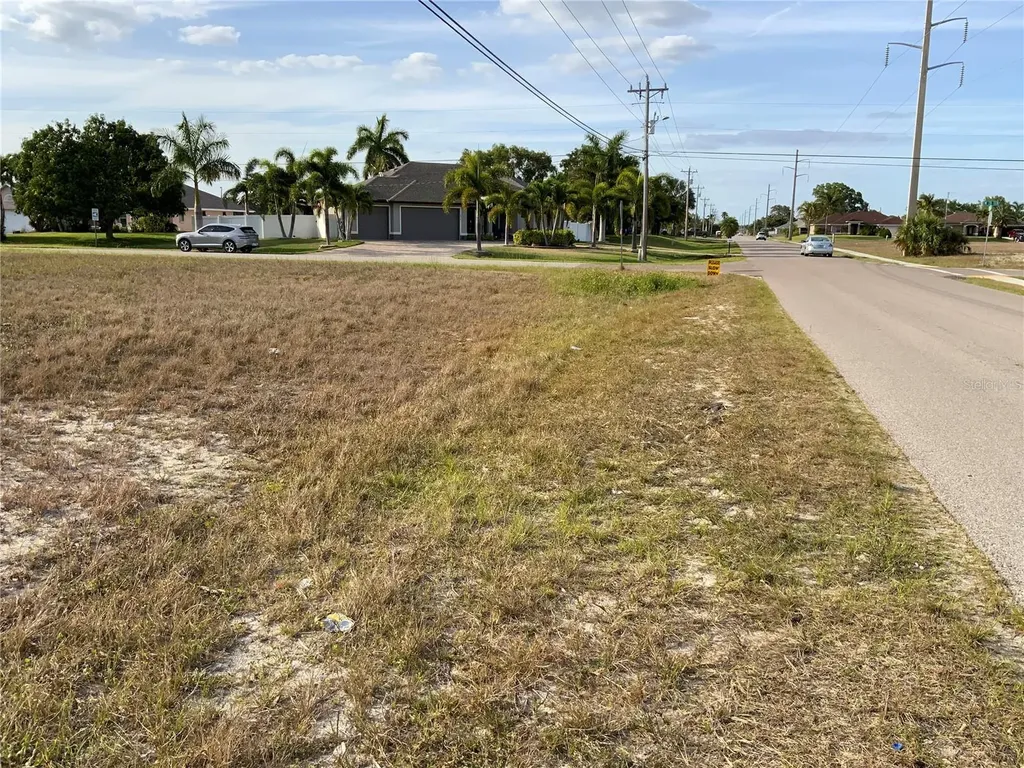 2000 SW 28th Terrace Cape Coral FL 33914