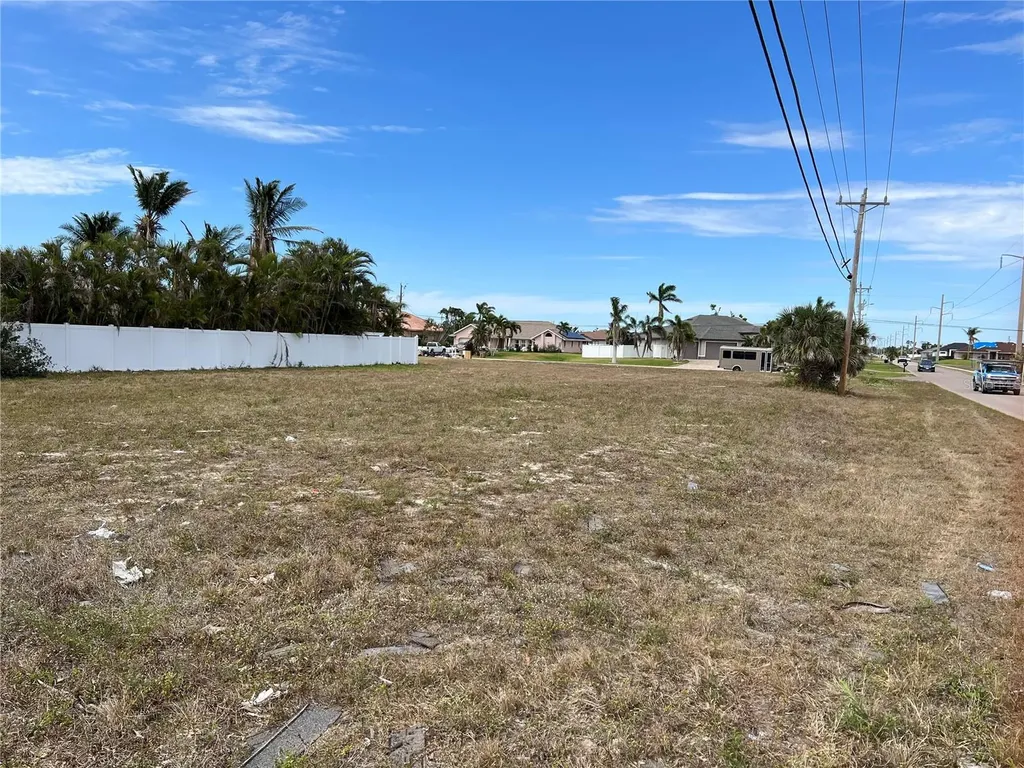 2000 SW 28th Terrace Cape Coral FL 33914