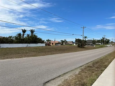 2000 SW 28th Terrace Cape Coral FL 33914