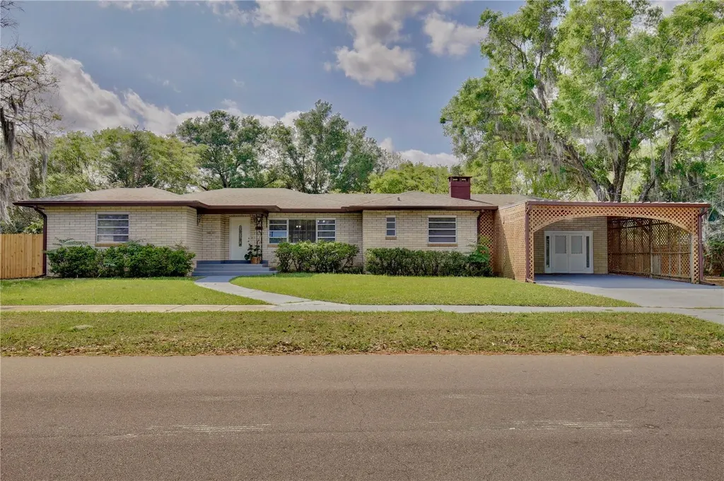 1140 W Rich Avenue Deland FL 32720
