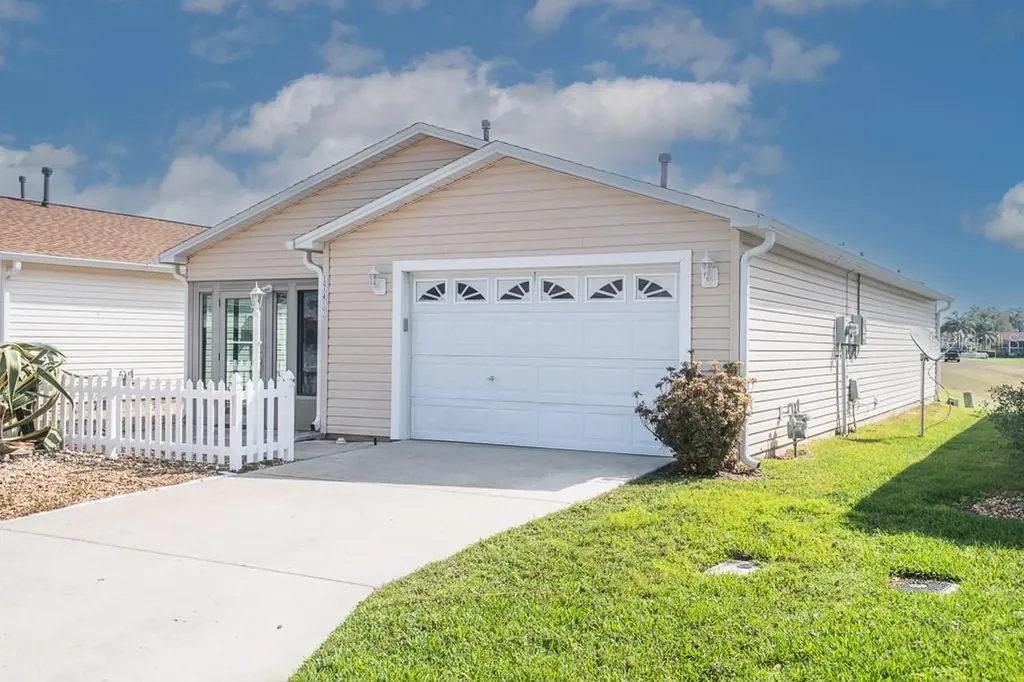 17413 SE 77th Helmsdale Court The Villages FL 32162