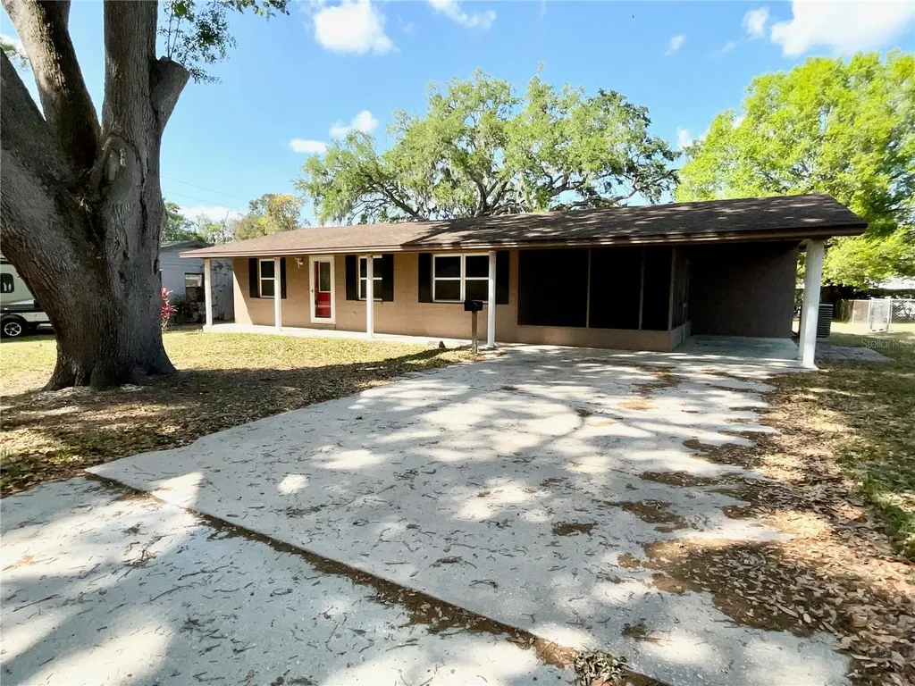 627 Young Place Lakeland FL 33803