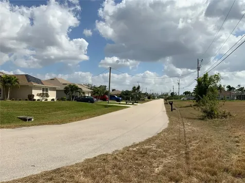 2113 NE 43rd Lane Cape Coral FL 33909