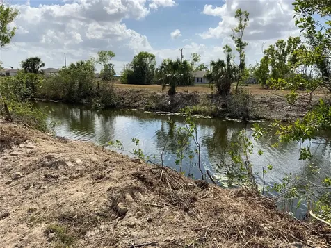 2113 NE 43rd Lane Cape Coral FL 33909