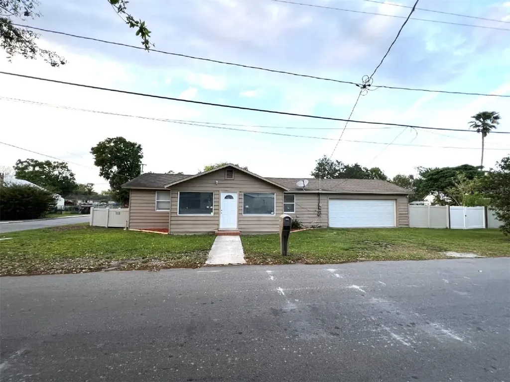 211 NW 8th Street Mulberry FL 33860
