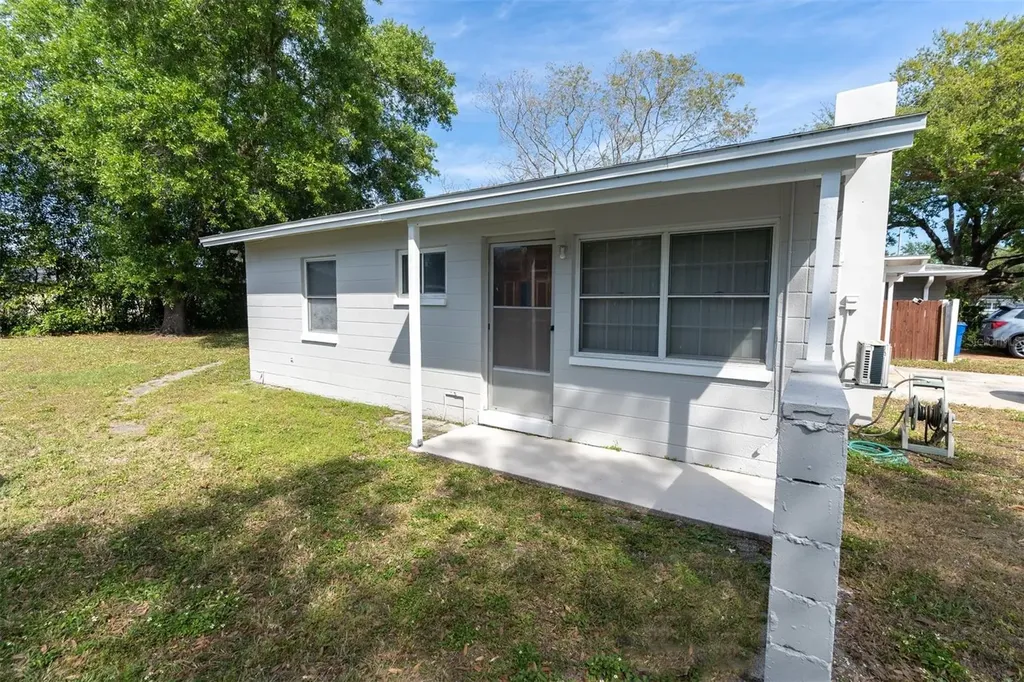 1061 76th Avenue N St Petersburg FL 33702