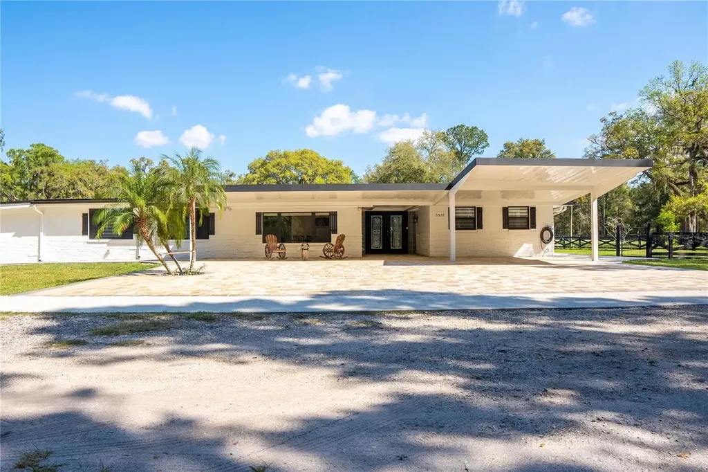 17639 Palamino Lake Drive Dade City FL 33523