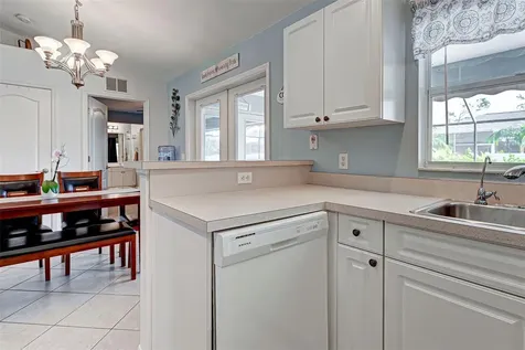 2766 Chickasaw Avenue North Port FL 34288