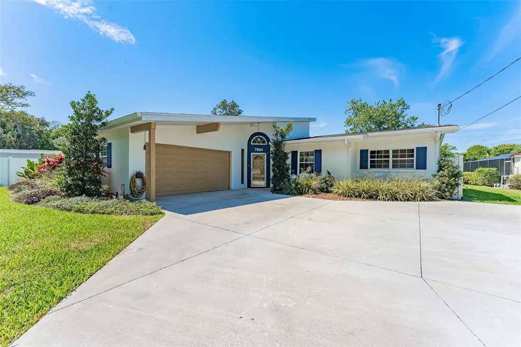 7604 Lakeside Boulevard Tampa FL 33614