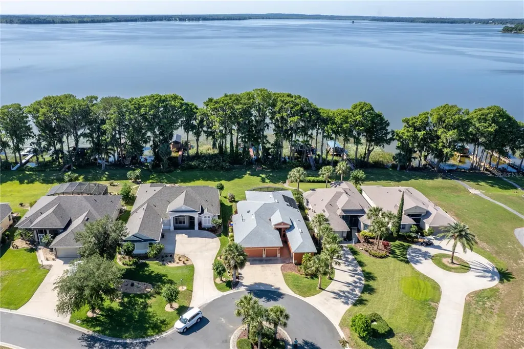 5541 Bounty Circle Tavares FL 32778