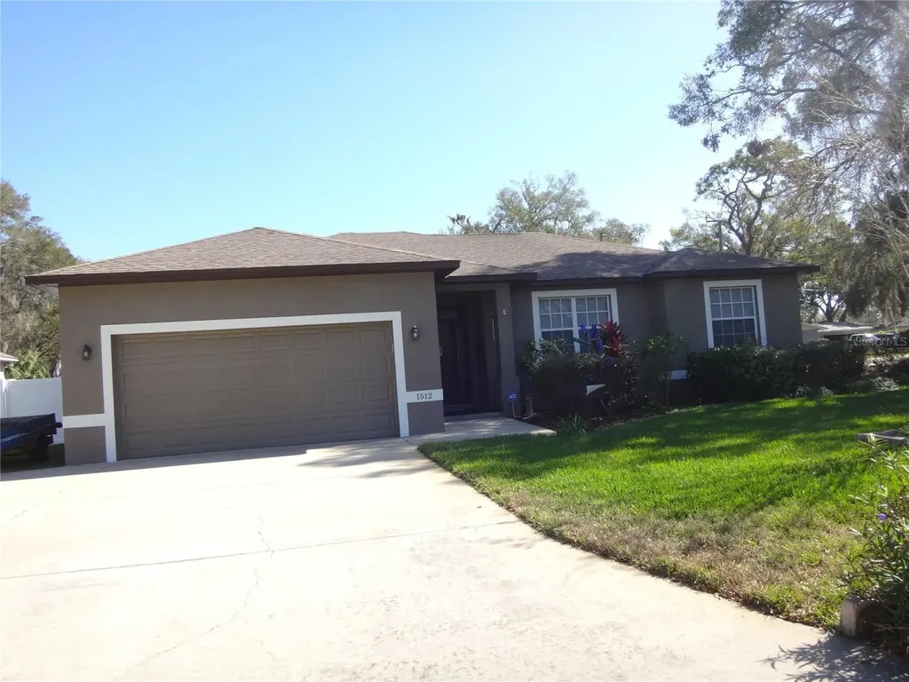 1512 Pinedale Meadows Court Plant City FL 33563
