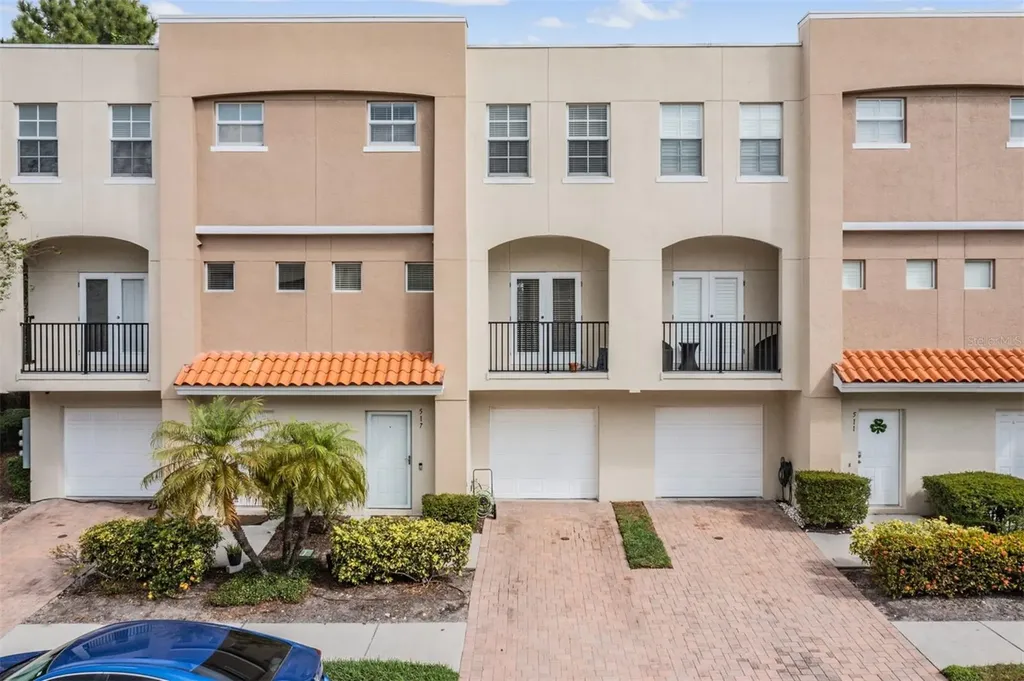 517 101st Avenue N St Petersburg FL 33702