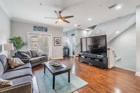 517 101st Avenue N St Petersburg FL 33702