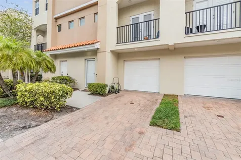 517 101st Avenue N St Petersburg FL 33702