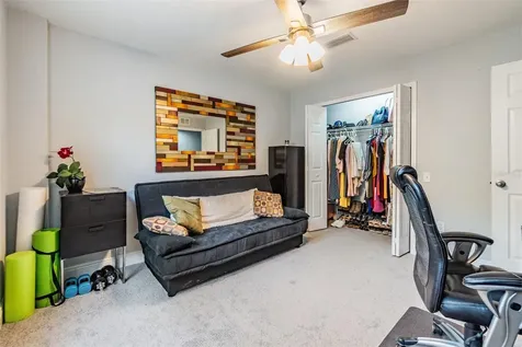 517 101st Avenue N St Petersburg FL 33702