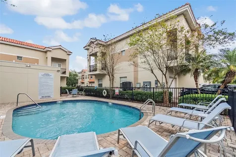 517 101st Avenue N St Petersburg FL 33702
