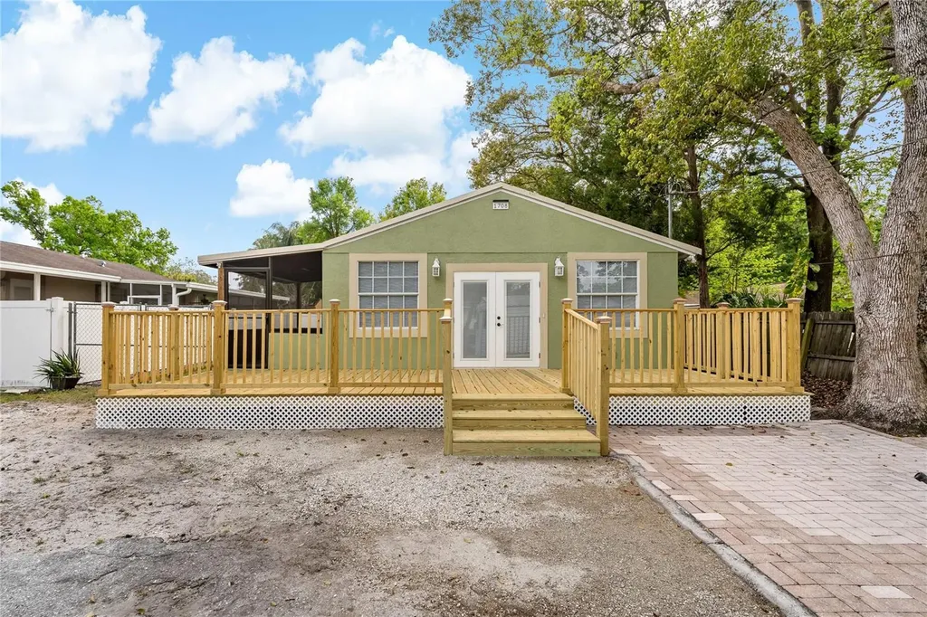 1708 W Arctic Street Tampa FL 33604