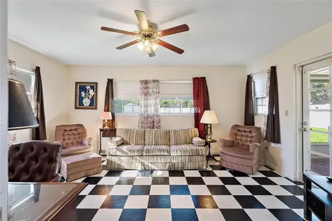 2821 46th Avenue S St Petersburg FL 33712