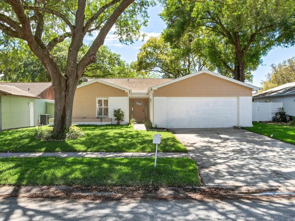 808 Settlers Road Tampa FL 33613