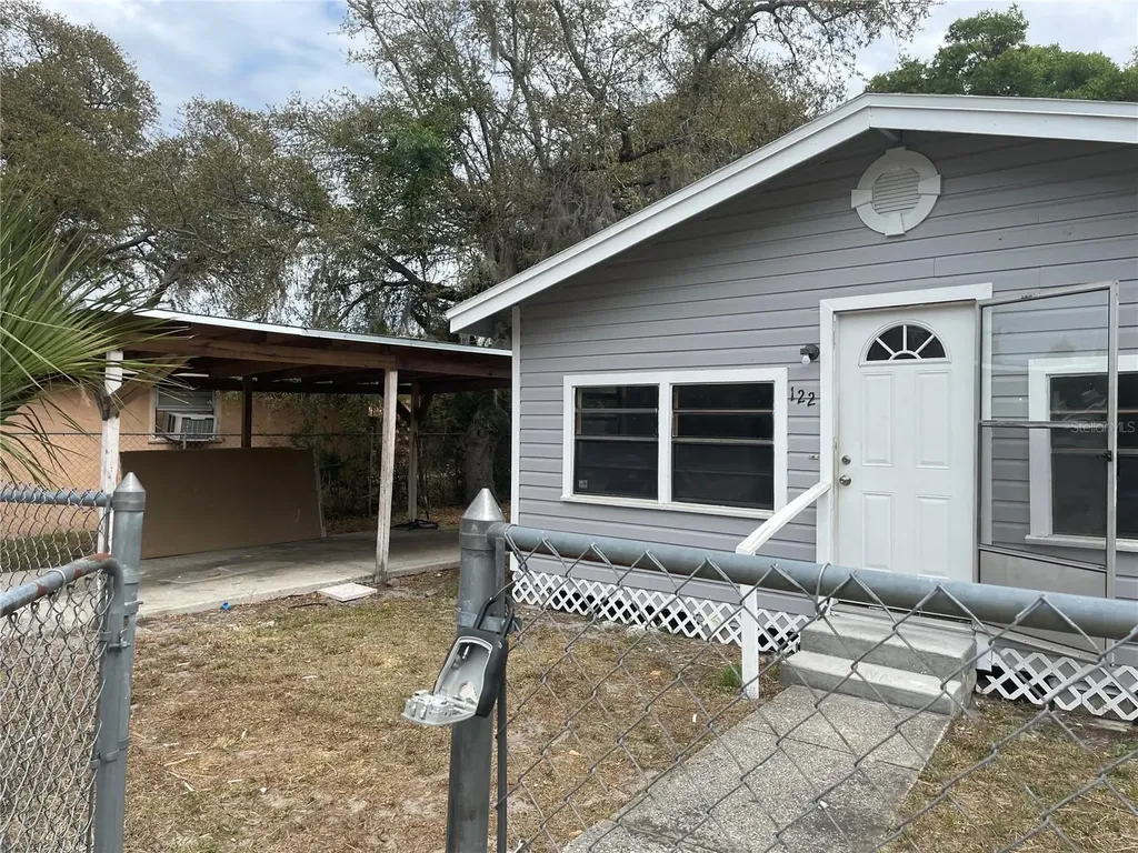 122 W 10th Street Apopka FL 32703