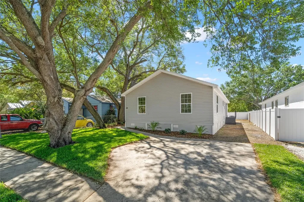 4640 12th Avenue S St Petersburg FL 33711