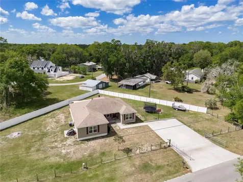 4504 Cr 300 Lake Panasoffkee FL 33538