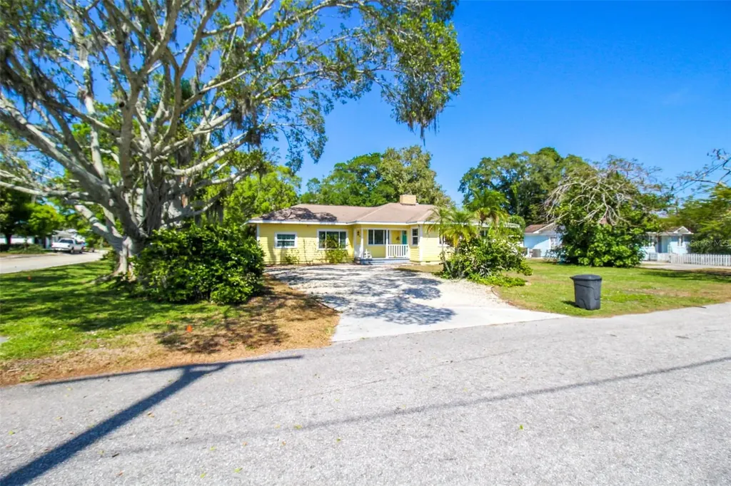 5812 7th Avenue NW Bradenton FL 34209