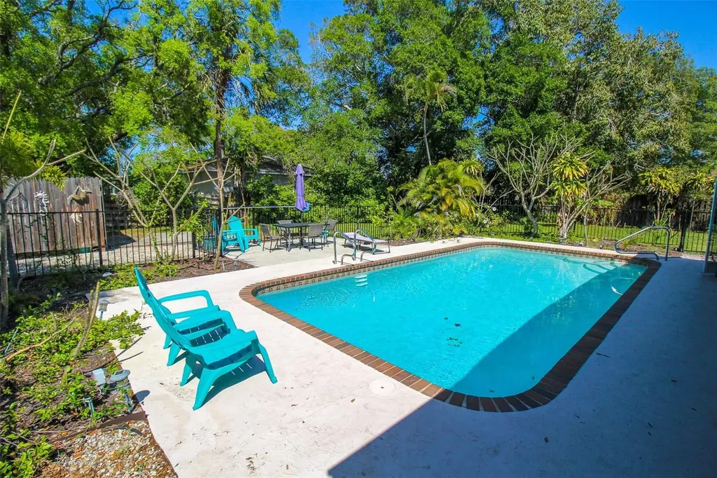 5812 7th Avenue NW Bradenton FL 34209