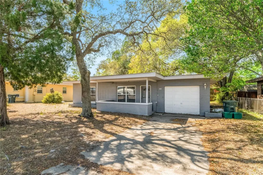 808 Derbyshire Road Daytona Beach FL 32117
