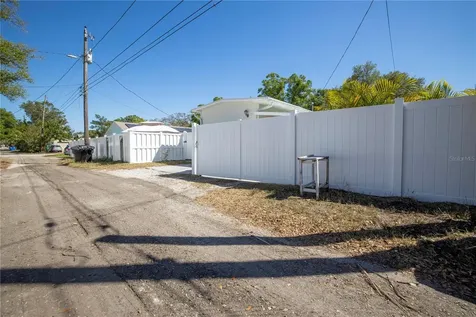4621 Dartmouth Avenue N St Petersburg FL 33713