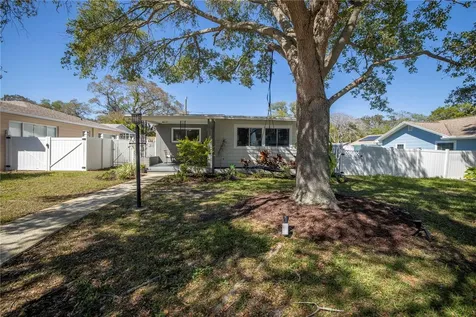 4621 Dartmouth Avenue N St Petersburg FL 33713