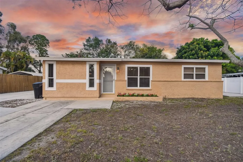 6821 Onyx Drive N St Petersburg FL 33702