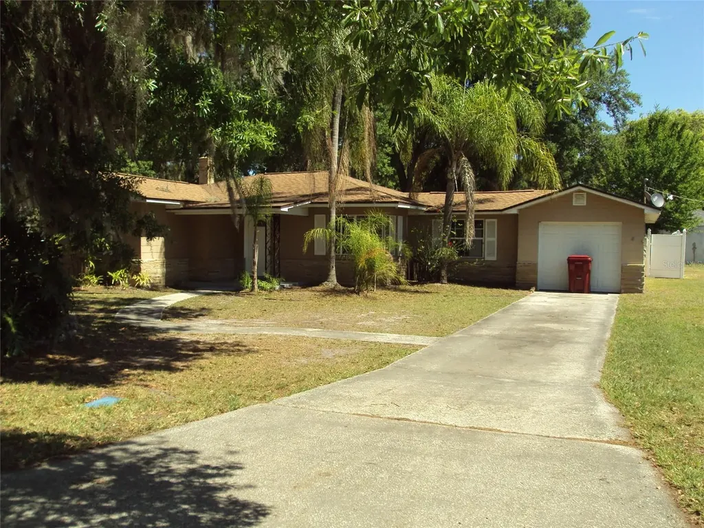 1102 N Johnson Street Plant City FL 33563
