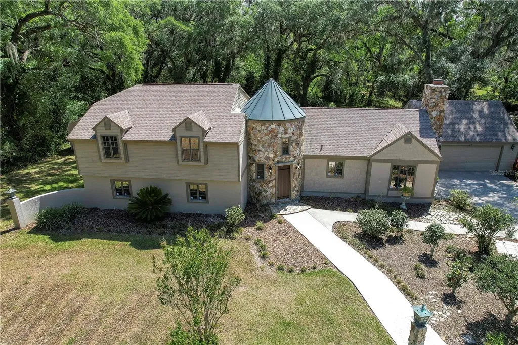 411 Skywood Drive Valrico FL 33594