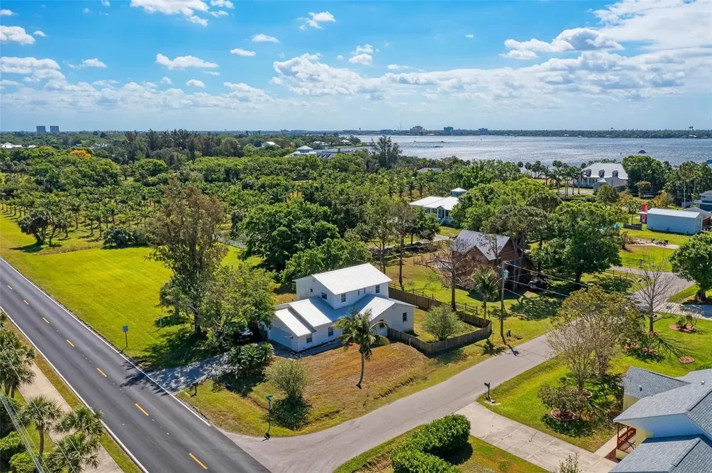 2911 10th Street W Palmetto FL 34221