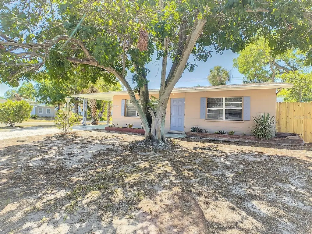 1702 58th Avenue Drive W Bradenton FL 34207