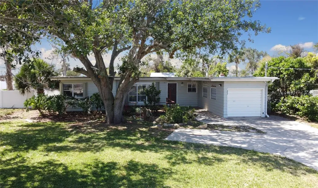 2822 Gladys Terrace Daytona Beach FL 32118