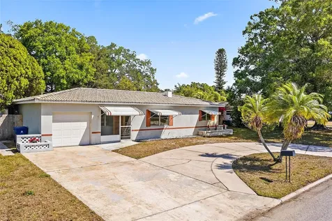 5849 44th Avenue N St Petersburg FL 33709