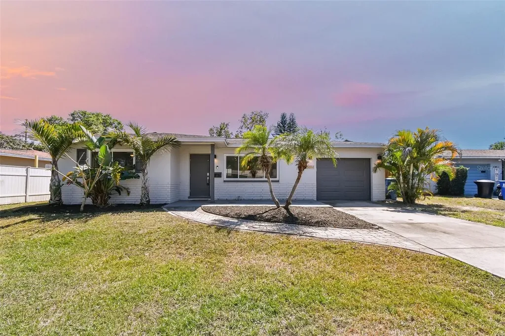 6894 32nd Avenue N St Petersburg FL 33710