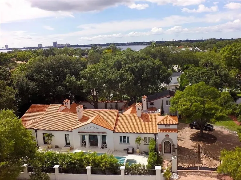 100 W Davis Boulevard Tampa FL 33606