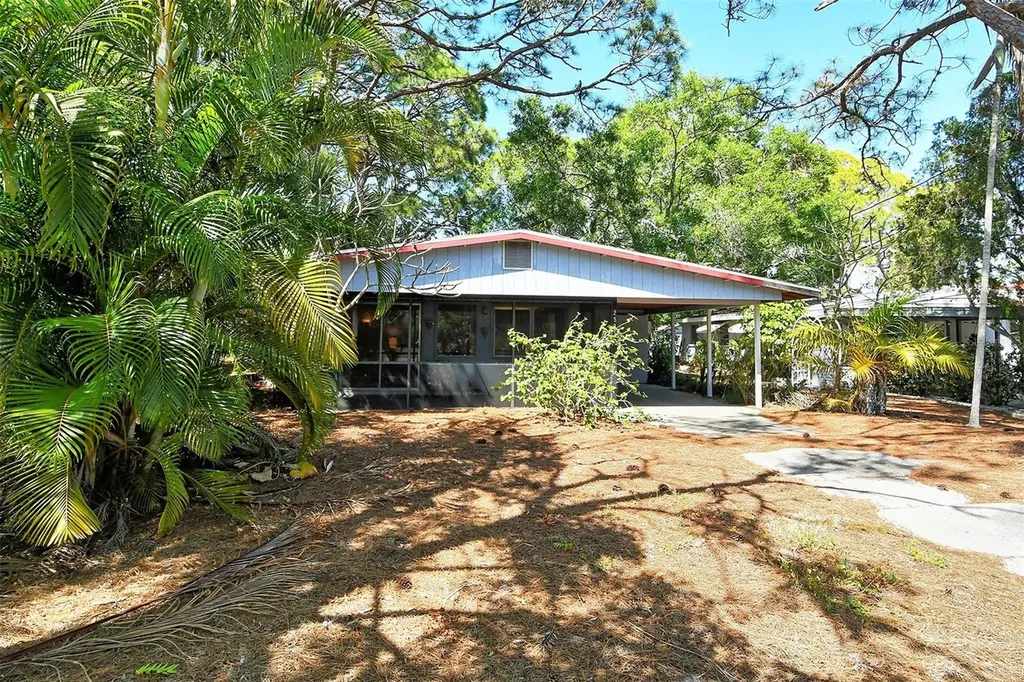 2535 Bay Street Sarasota FL 34237