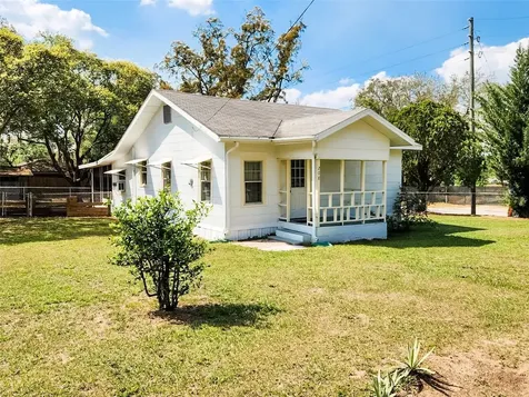 208 N Manatee Avenue Davenport FL 33837