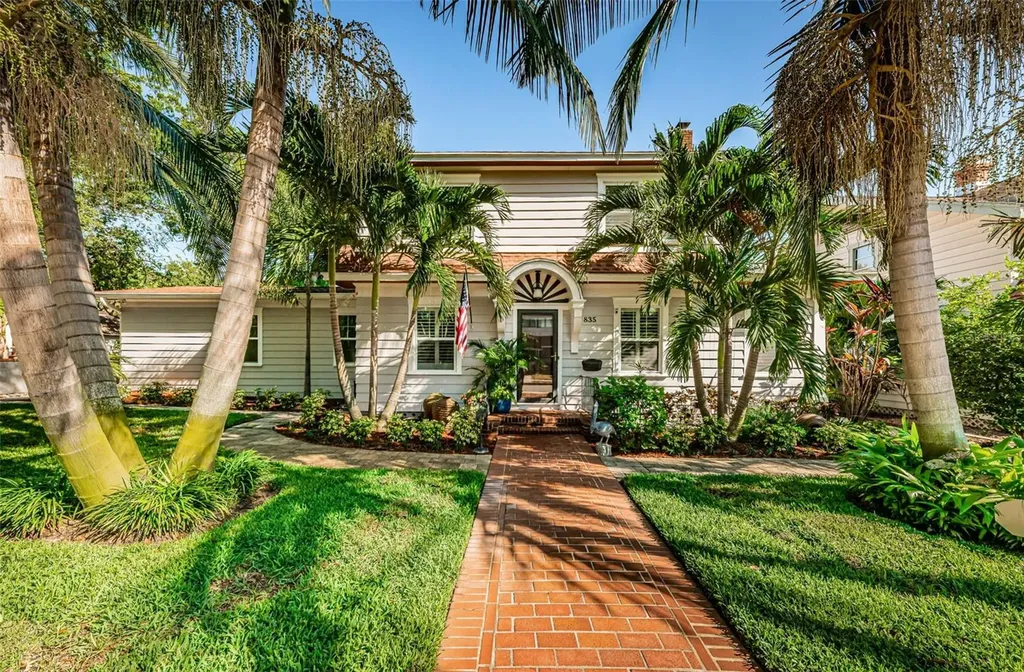 835 18th Avenue N St Petersburg FL 33704