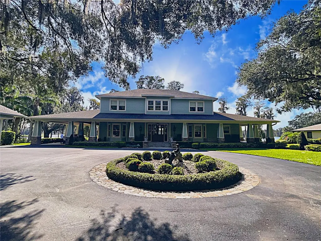 15417 Lake Magdalene Boulevard Tampa FL 33613