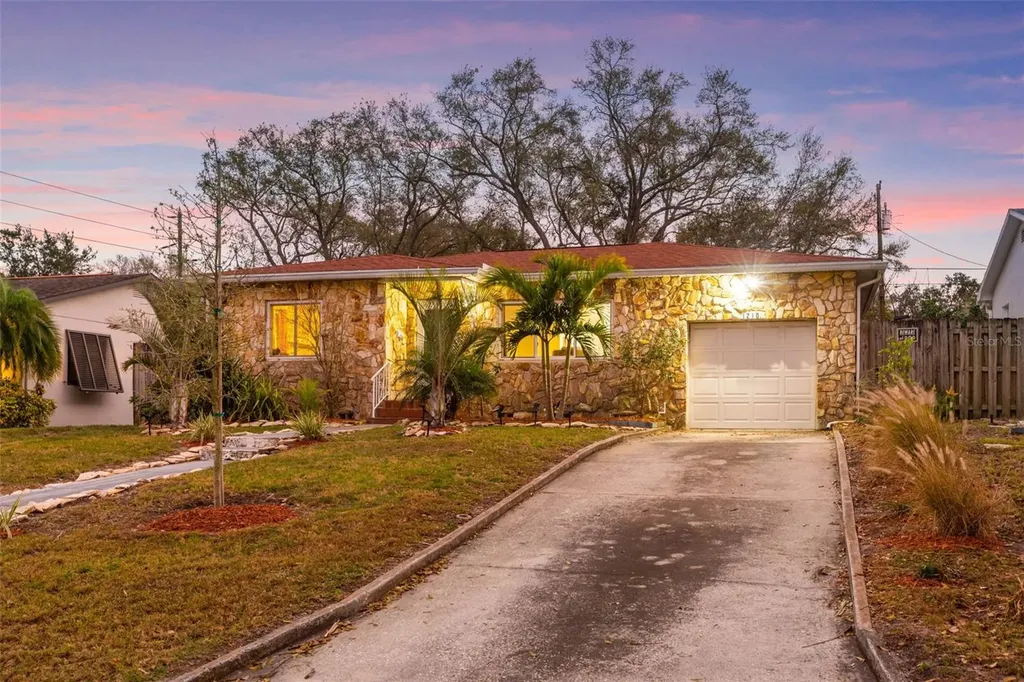 1210 46th Avenue N St Petersburg FL 33703