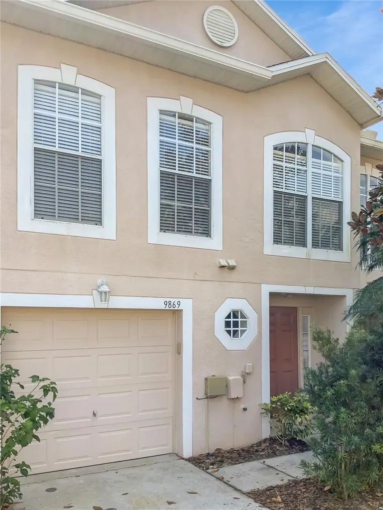 9869 Ashburn Lake Drive Tampa FL 33610