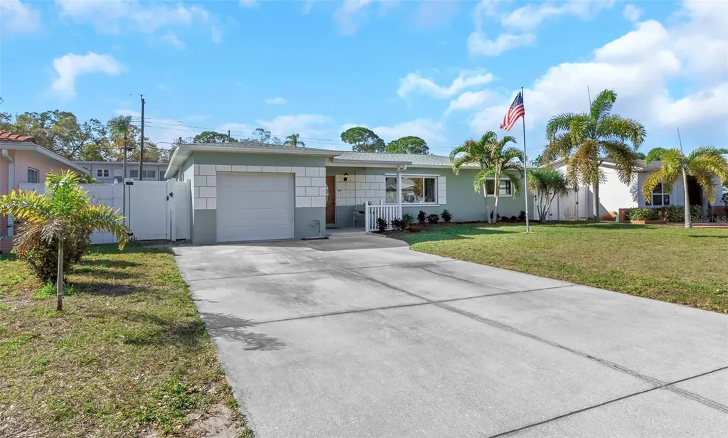 5856 44th Avenue N St Petersburg FL 33709